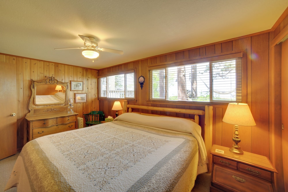 Private Sandy Beach: Lake Superior Group Retreat