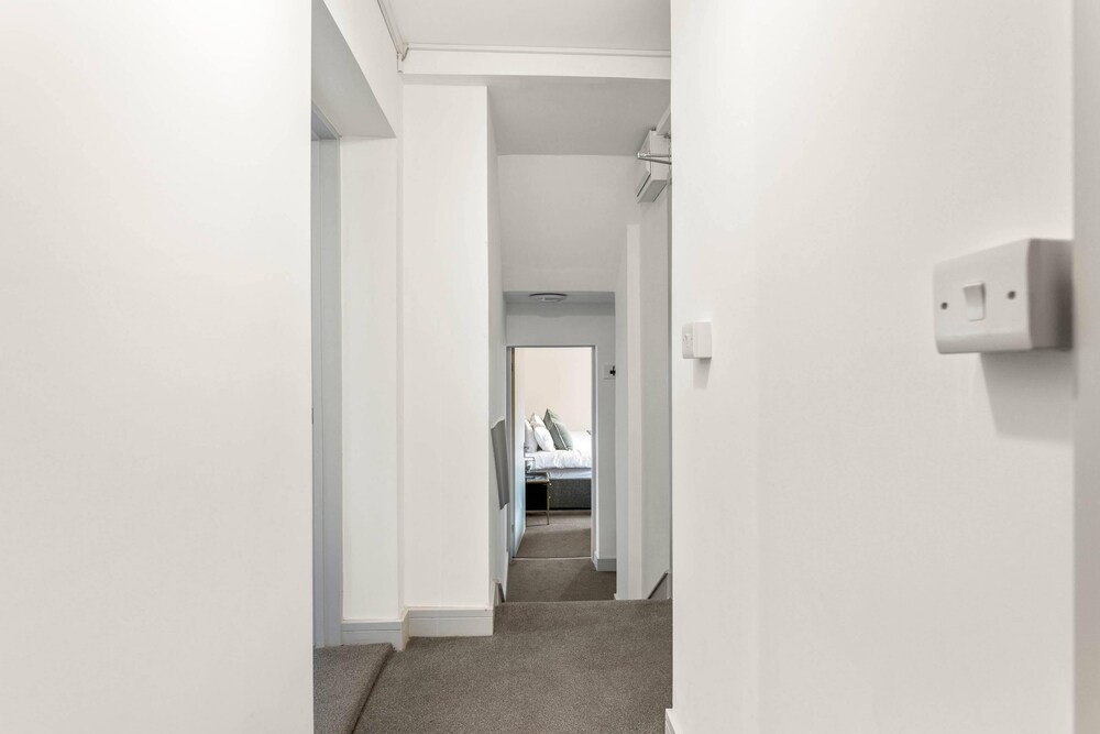 2 Bdr Modern Living in The Old Bank Hse