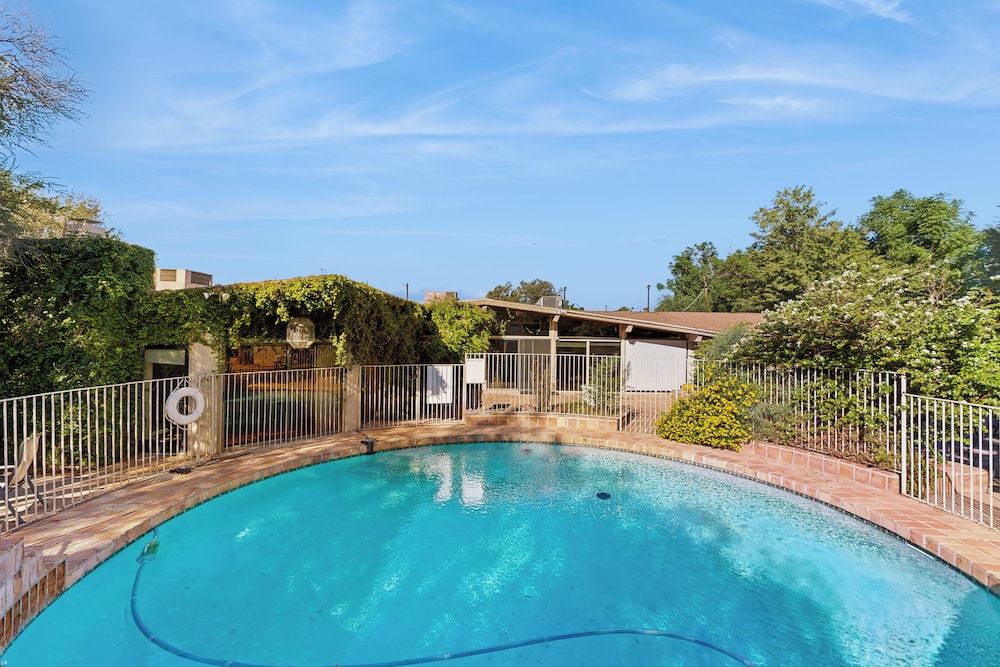 6BR Home w/ a Private Pool, W & D, & Large Yard