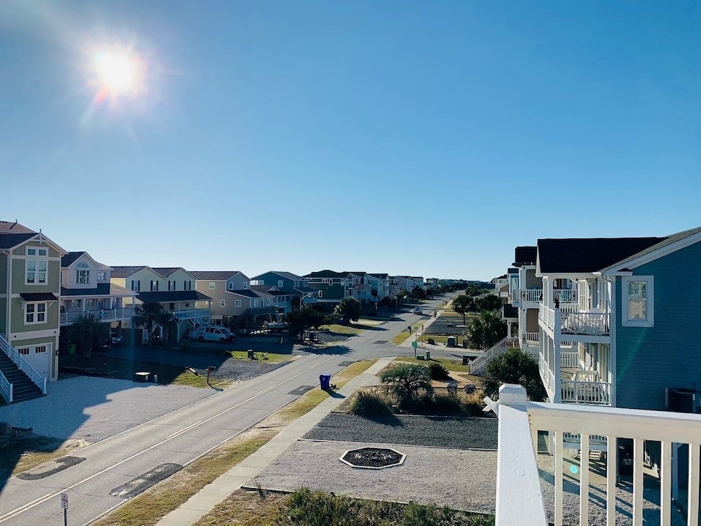 Old Man & The Sea 5 Bedroom Home by RedAwning