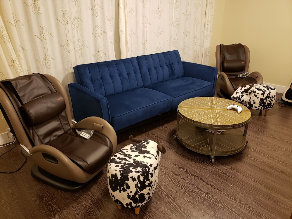 LUXE Retreat at 8050 Kaymar Dr. - Image 2