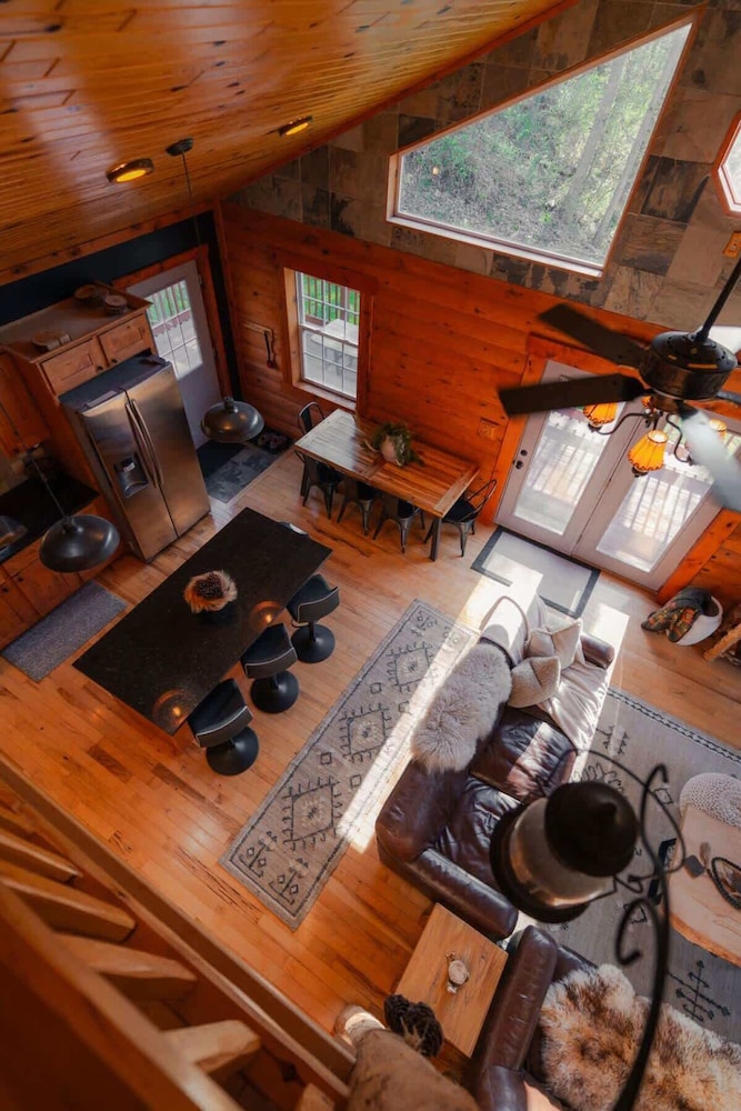 Cozy Cabin With Hot Tub - Near all in Hocking Hills