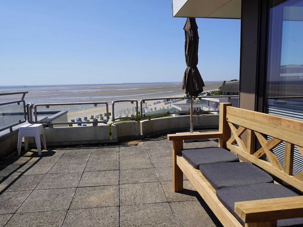 Penthouse by North Sea With Pool and Sauna