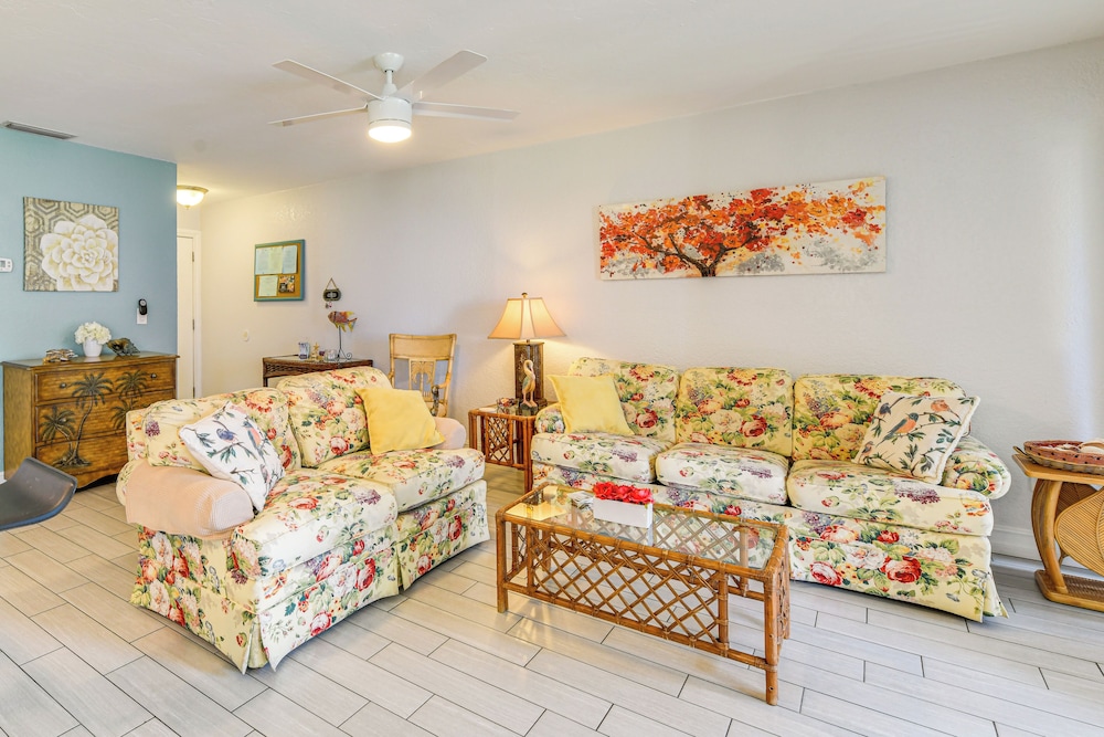 Explore Sarasota: Condo w/ Pool Access, Near Dtwn