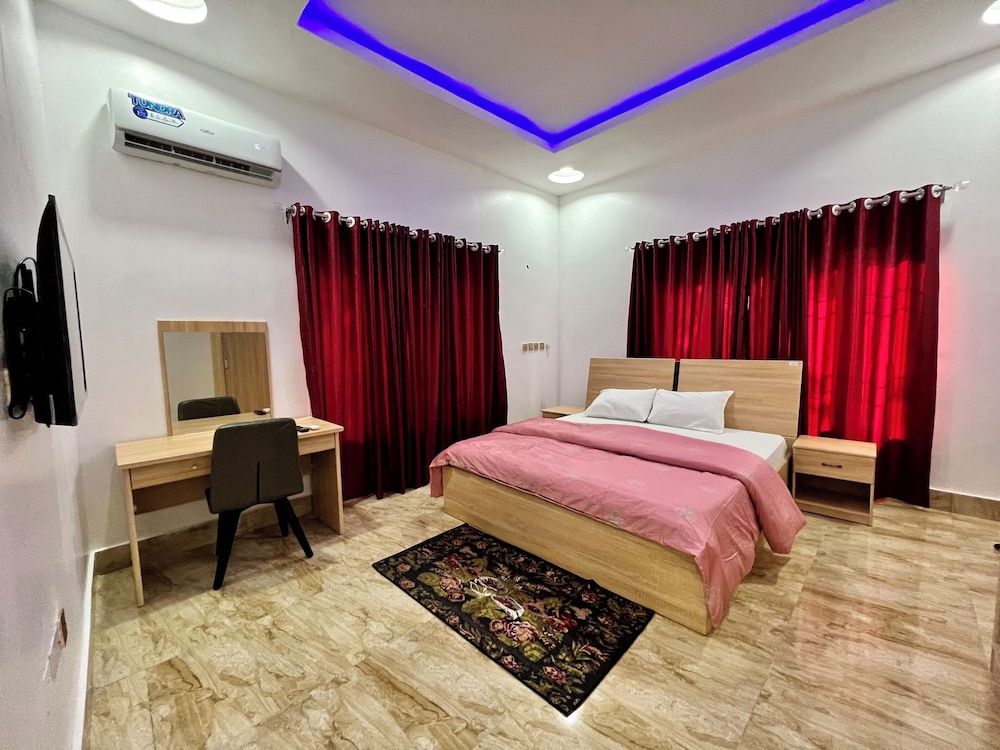 FURNISHED APARTMENTS