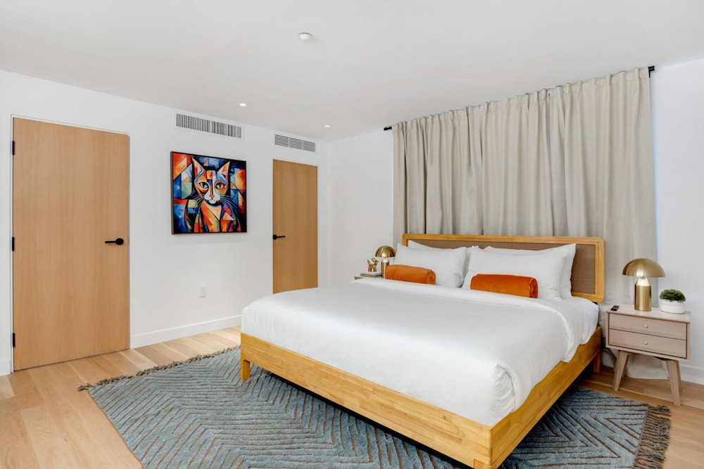The Santa Monica Sunset - Beachfront Luxury