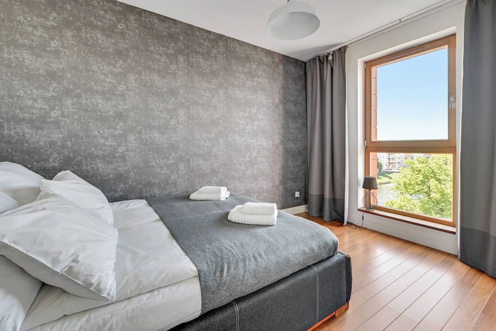 Aura - Riverside & Parking by Downtown Apartments