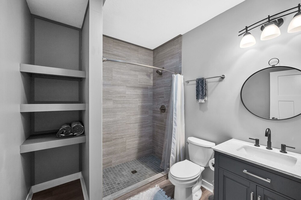Pet-friendly Getaway With Golf & Private Patio Retreat 4 Bedroom Home