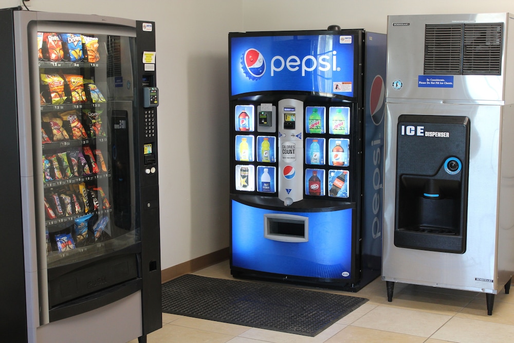 San Antonio Vacations - Super 8 by Wyndham Kenedy - Property Image 26