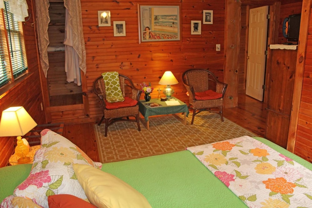 Henson Cove Place B&B with Cabin