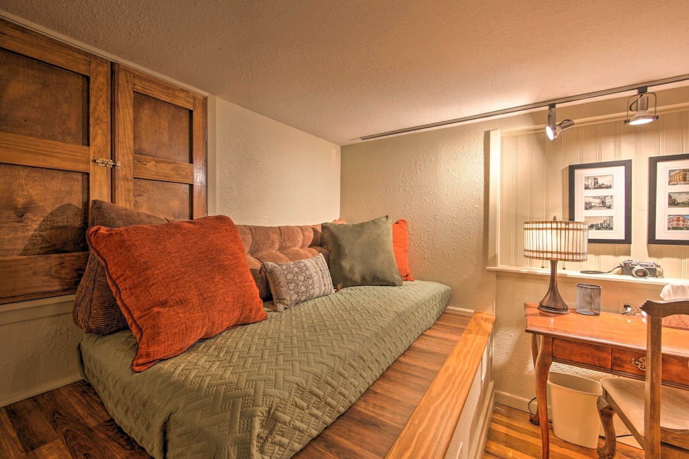 Marshall Vacations - Updated Apartment in Historic Dtwn Marshall! - Property Image 8