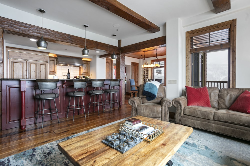 Grand Lodge - Three Bedroom #401 - Ski-in/ski-out 3 Condo