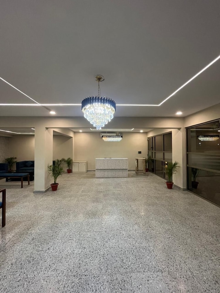 Lobby & Reception