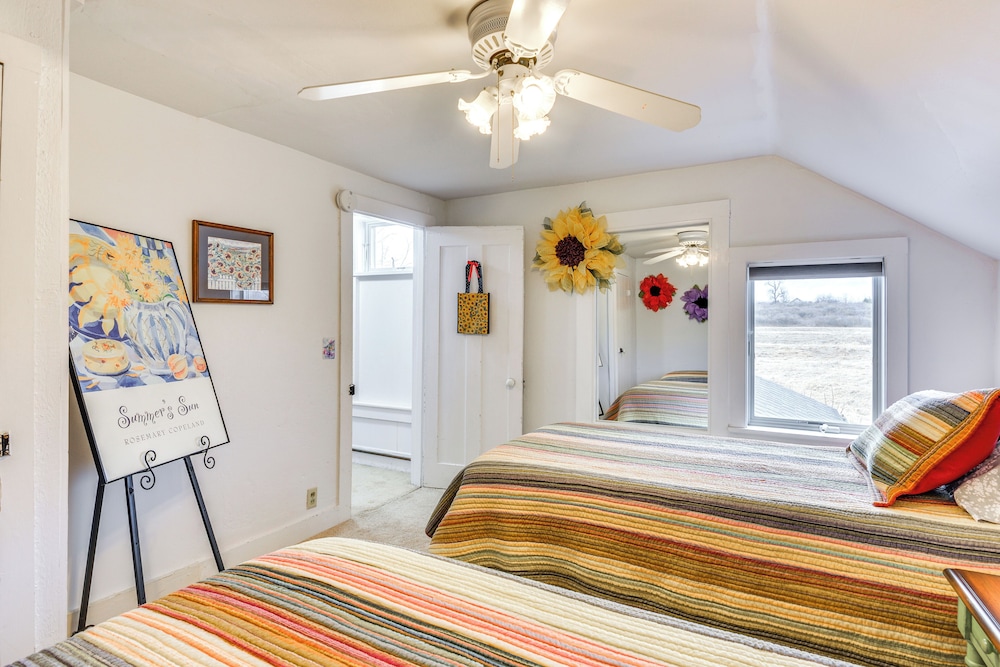 3 Blocks to Lake Ontario: Getaway in Cape Vincent!