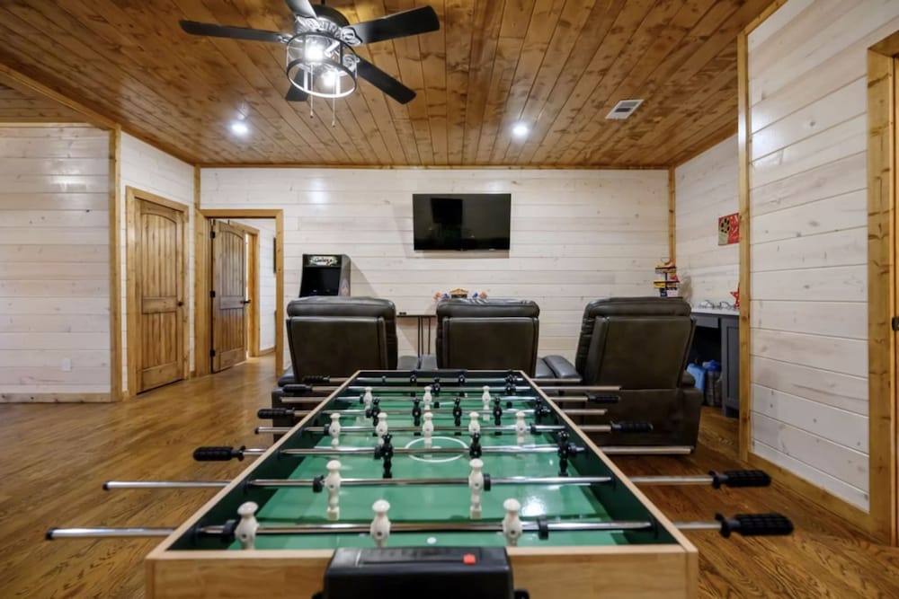 Whispering Winds Luxury Cabin in Hochatown
