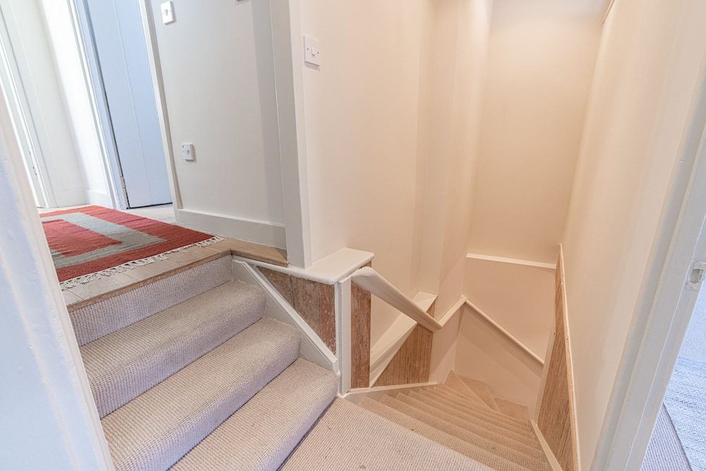 JOIVY Elegant 2-Bed Mews Flat Near Buckingham Palace