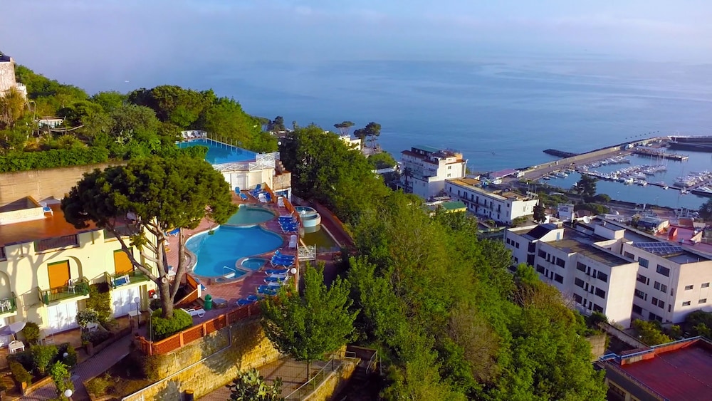 Suisse Thermal Village