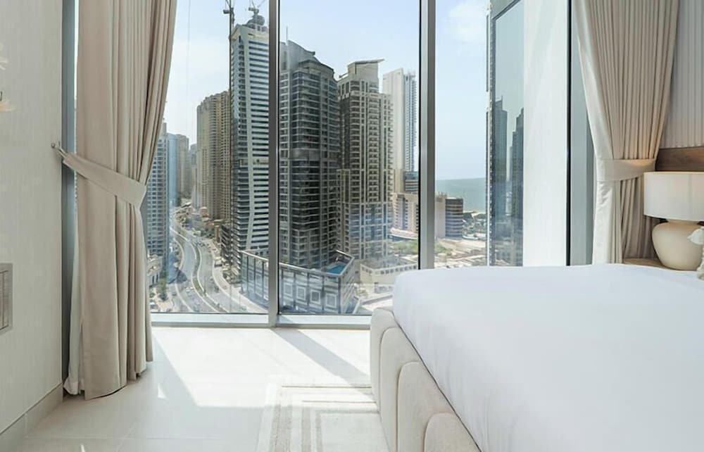 Experience 2BR Luxury Living  LIV Marina