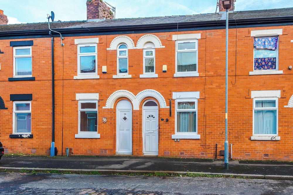 Cosy 2 bed house - 15 minutes from City
