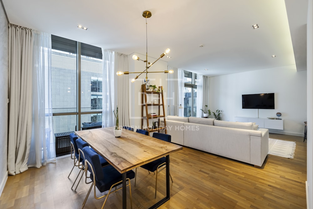 Driven Holiday Homes - City Walk 22