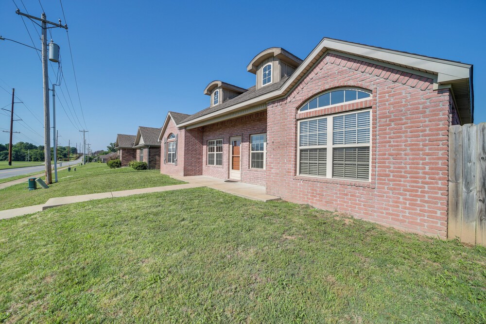 Central Bentonville Home With Fenced Yard! view 4