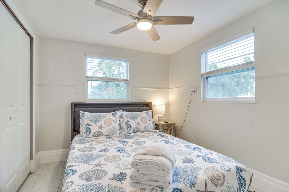 Walk to Beach: Treasure Island Gem w/ Golf Cart!