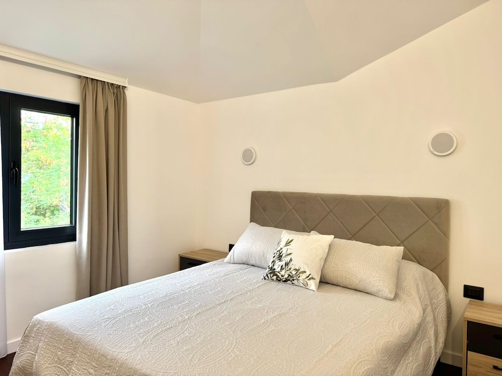Sunny Bay Apartments