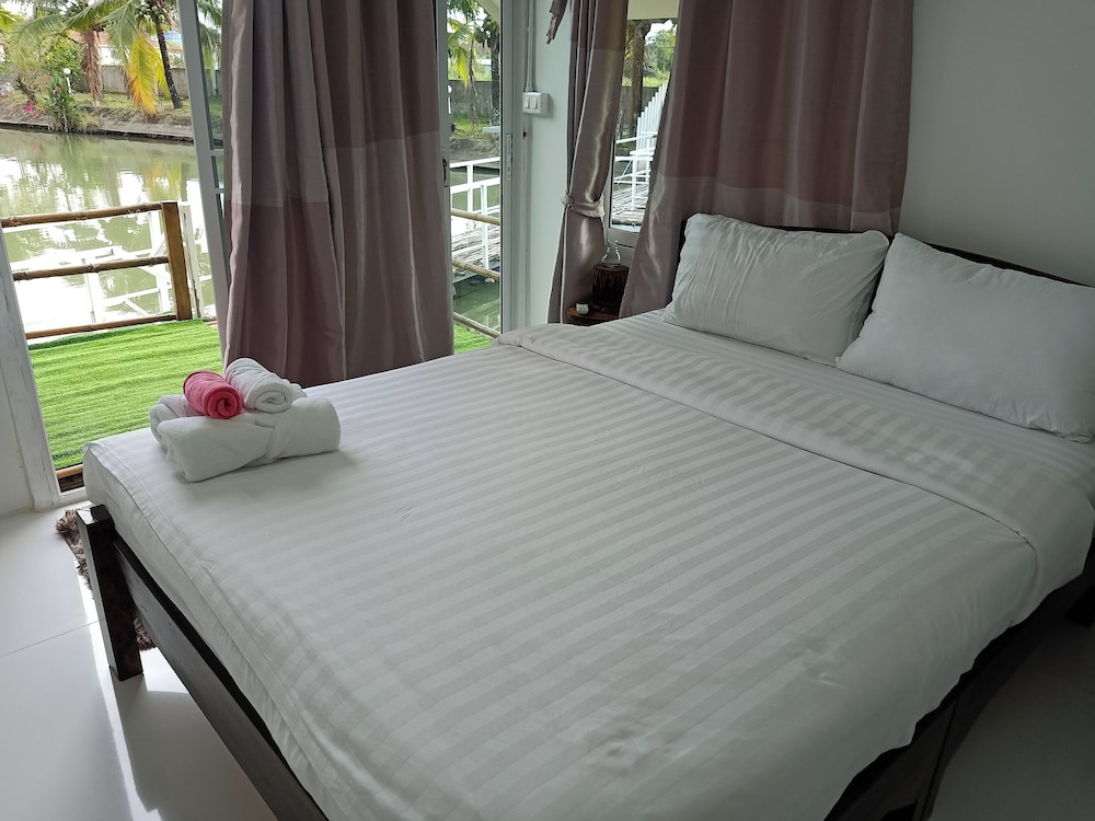 The Forest Hill Cafe & Homestay
