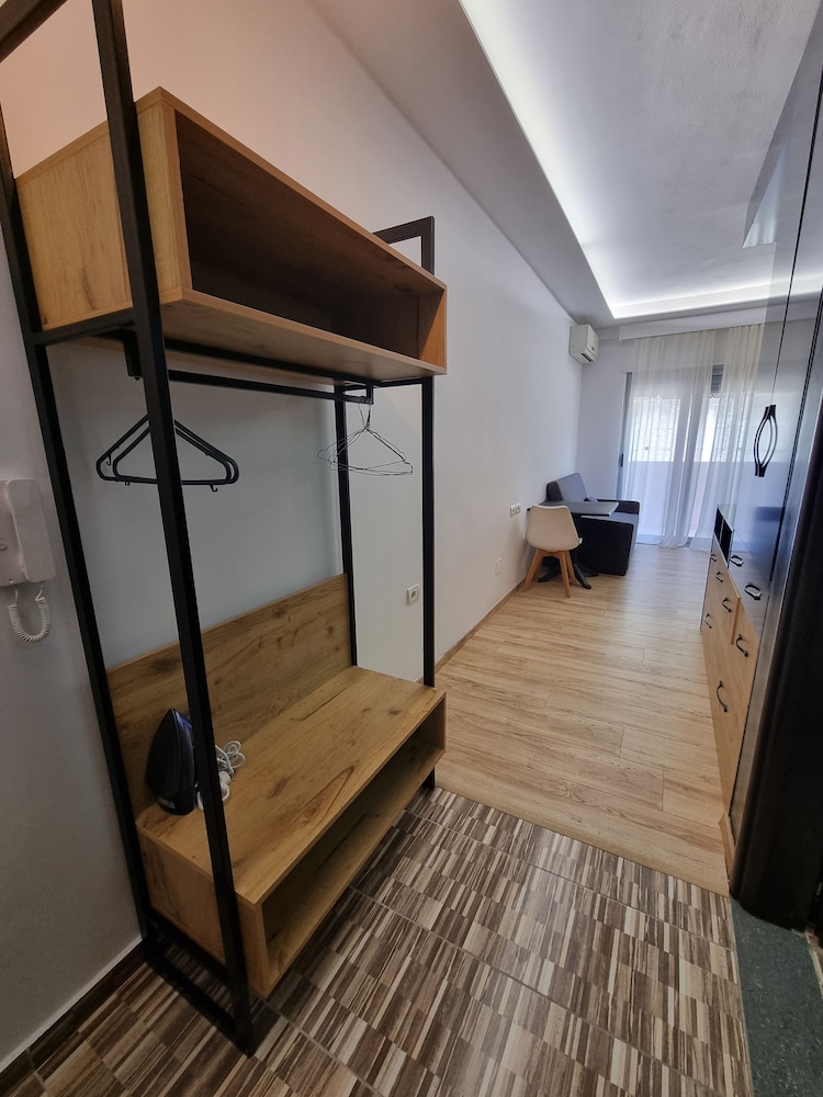 Teo's Deluxe Studios