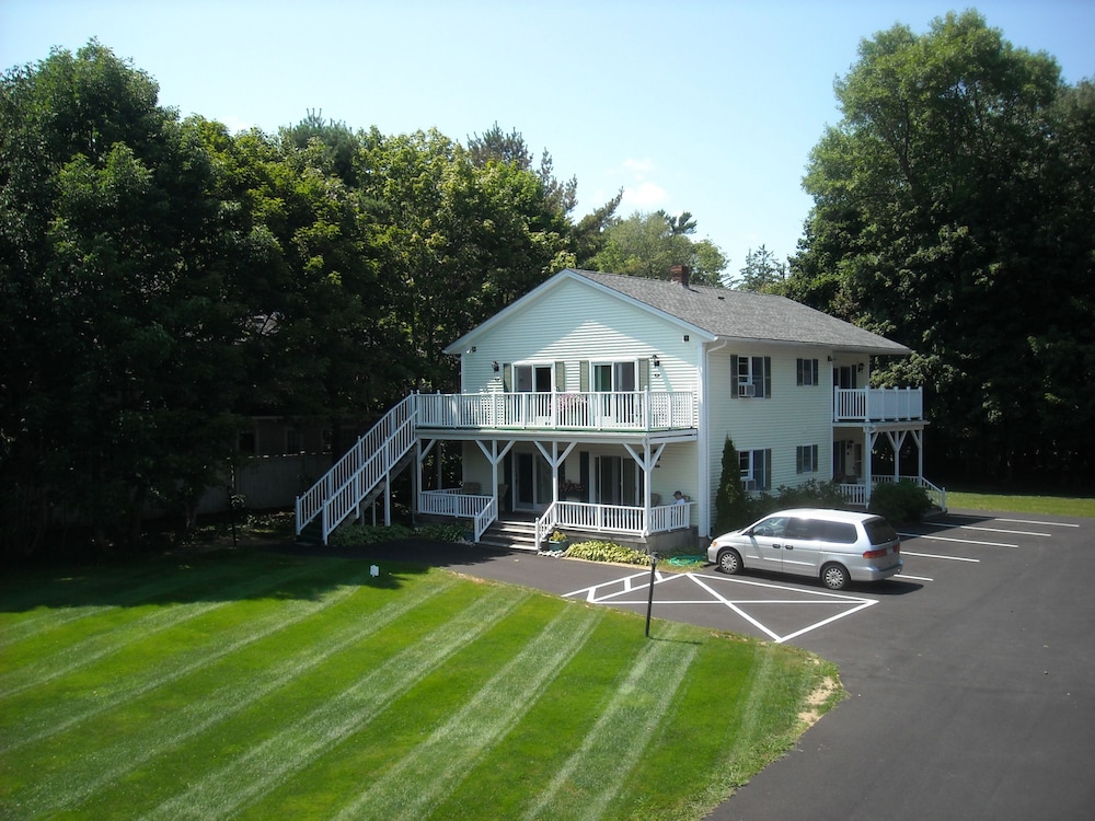 Cromwell Harbor Motel