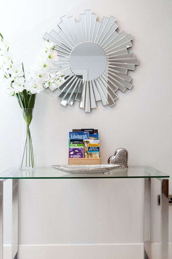 Luxurious Central Edinburgh Apartment - Sleeps 6