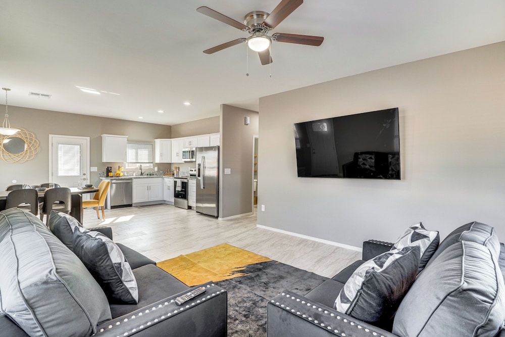 3 Mi to Tucson Mall: Home w/ Large Outdoor Space!