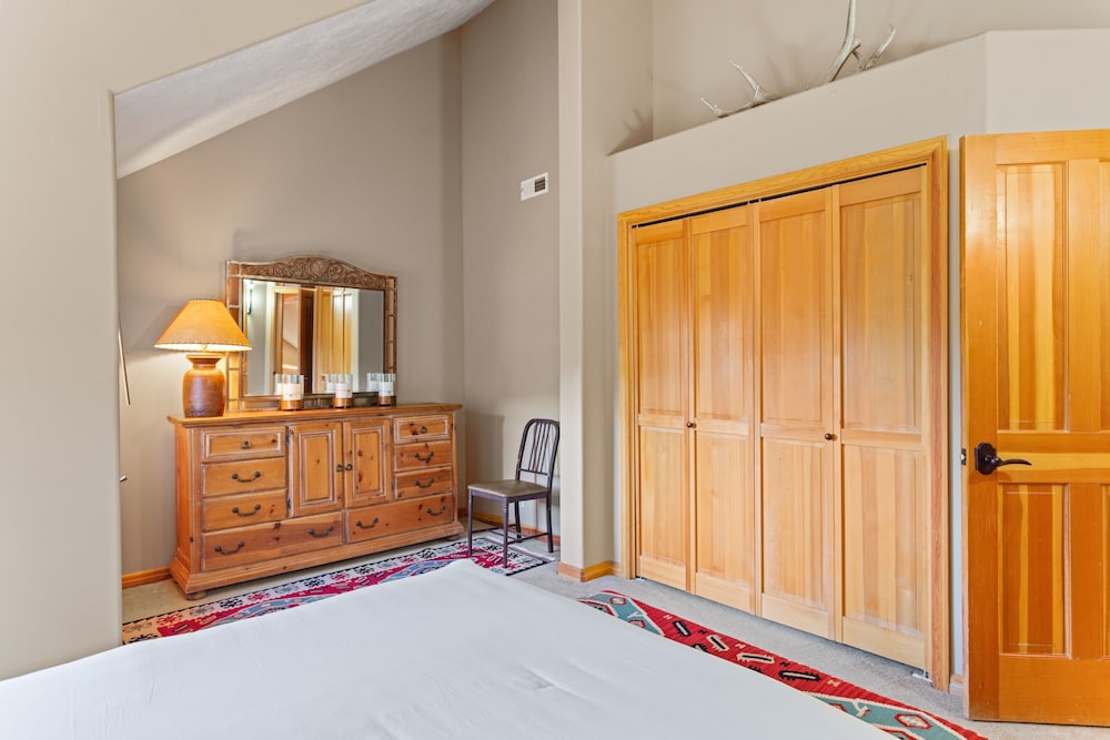 Deer Lake Village at Deer Valley Resort - Three Bedroom Condo with Loft and Hot Tub #2473 3 Condo