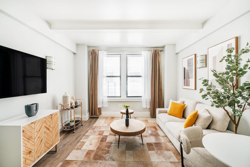 73-406 New 1BR 1bth UWS Doorman Gym