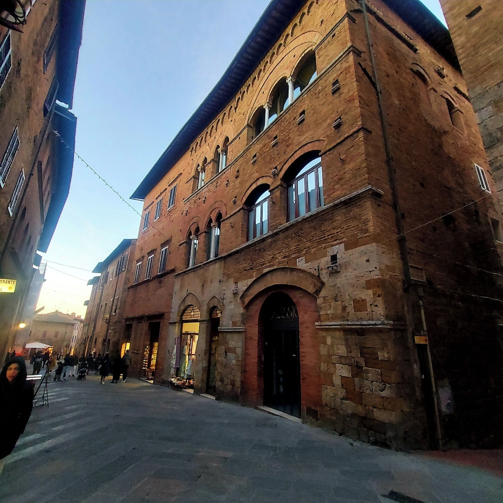 Charming San Gimignano Apartment With City Views