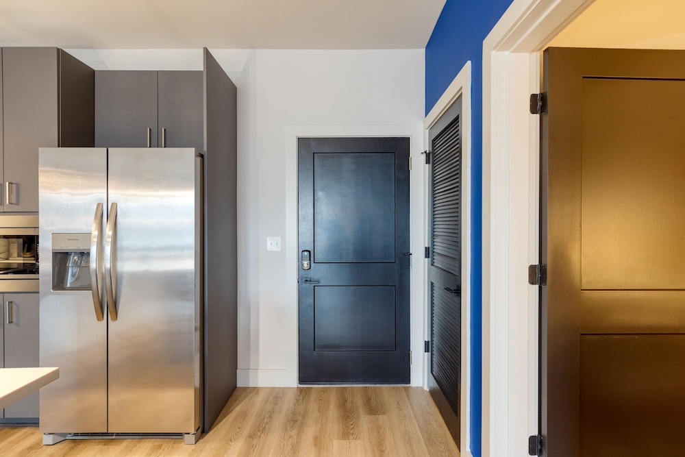 Wonderstruck Walkable Midtown Location at Odyssey Pool BBQ Fitness Room