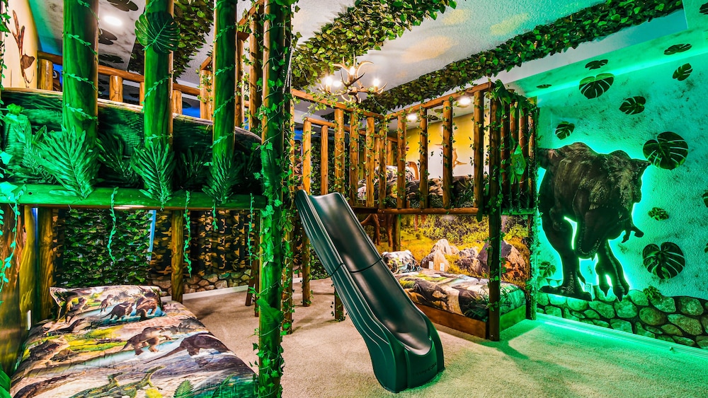 Family Oasis With Themed Rooms & Private Pool