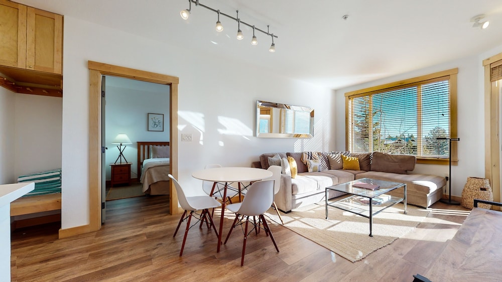 Sunstone 109 Remodeled Condo Great Complex Amenities with Ski-In Ski-Out by RedAwning view 5