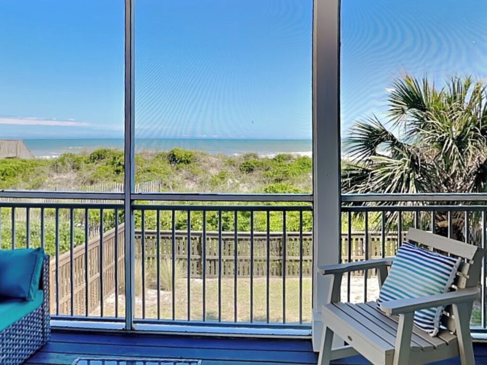 Blue Me A Wave by Topsail Realty