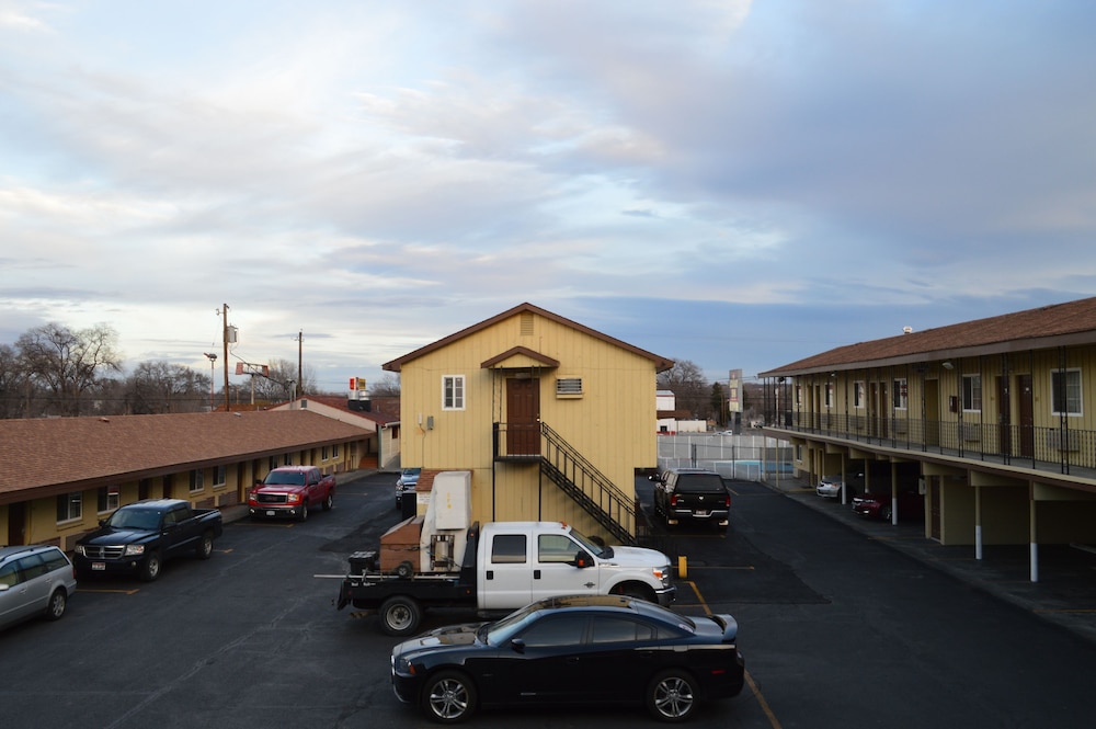 Economy Inn