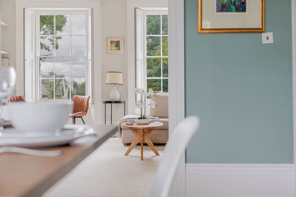 Elegant Townhouse&Basement in Leamington