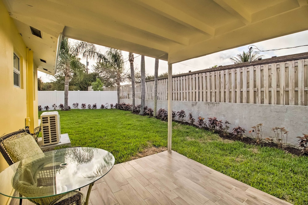 < 3 Mi to Juno Beach: Coastal Townhome w/ Patio!
