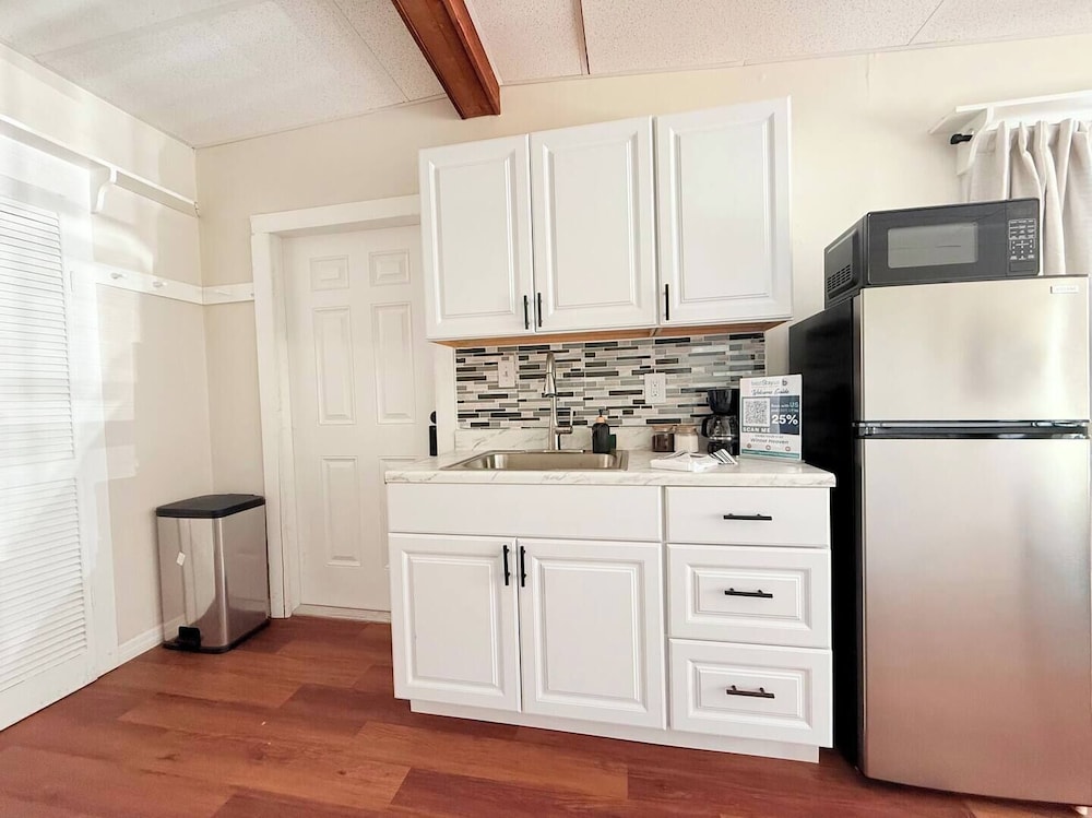 Modern Studio Escape 10min to Legoland