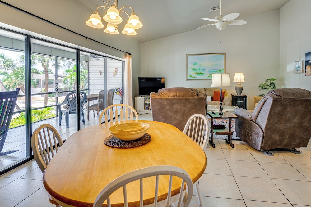 Walk to Sugar Sands: Retreat in Fort Myers Beach