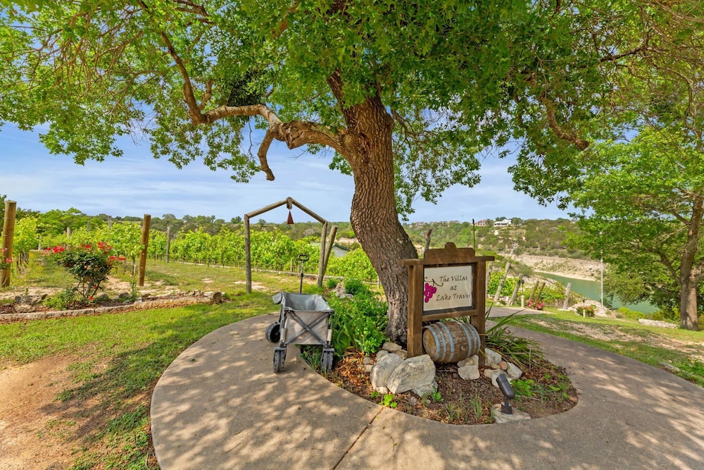 Chardonnay Haus - Unit C
