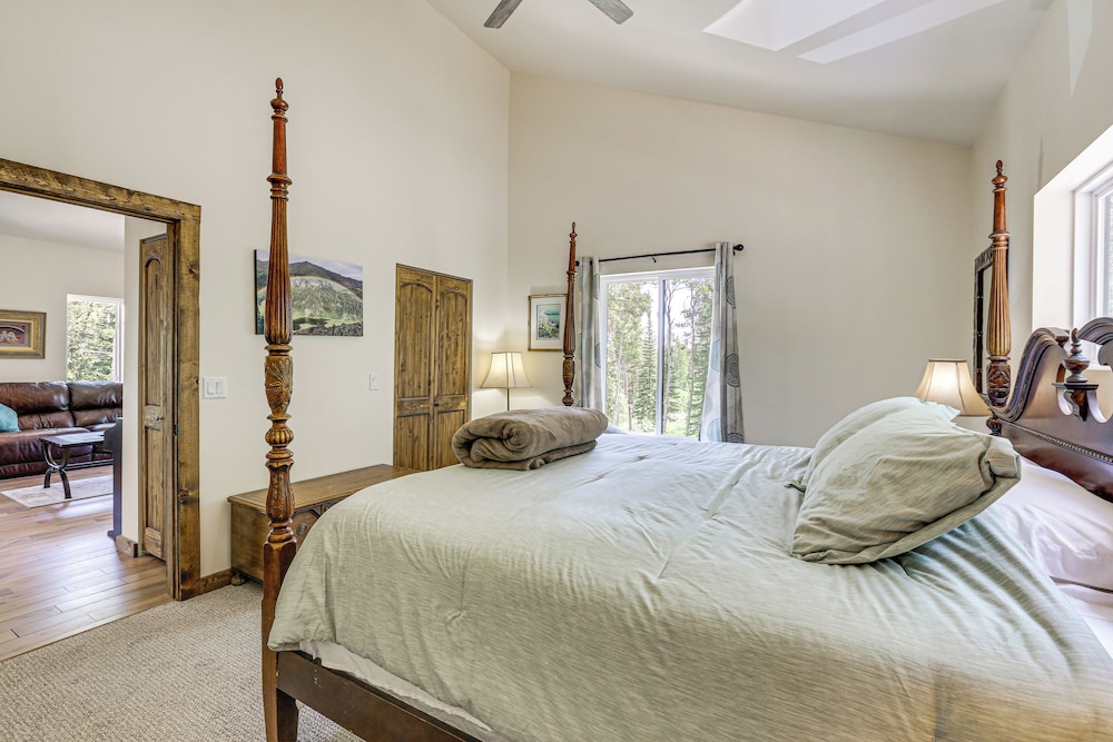 Private Hot Tub & Mountain Views: Duplex in Salida