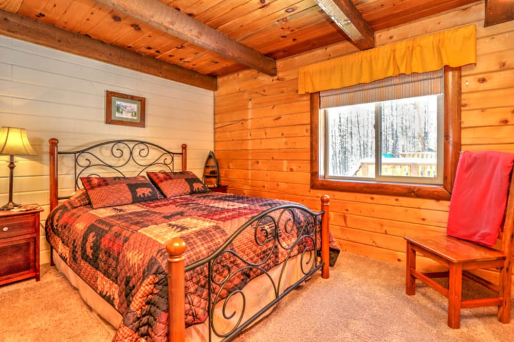 Webb Cabin Mountain view 4