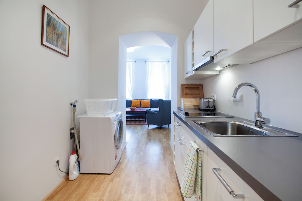 Apartment Theresiengasse Check in 15h to 22h Only