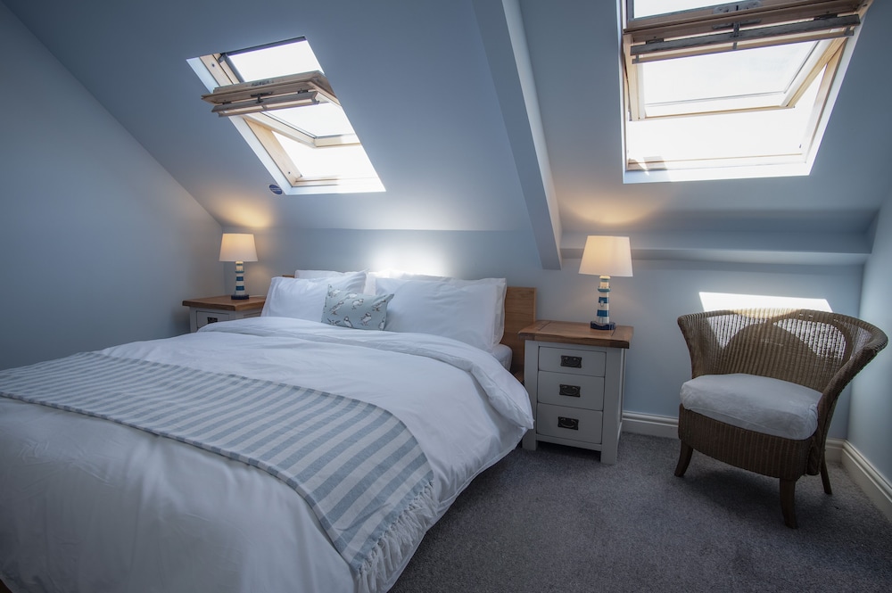 The Nest - 1 Bedroom Apartment - Tenby view 4