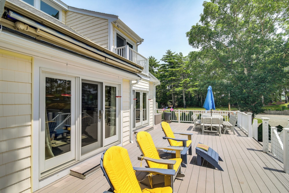 Plymouth Getaway w/ Private Lake Beach + Kayaks!